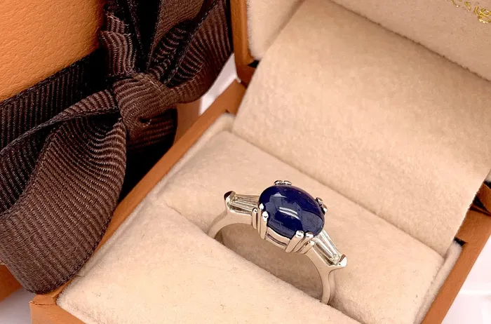 Rings Ring Sapphire Cabochon with Diamonds Albert Hern