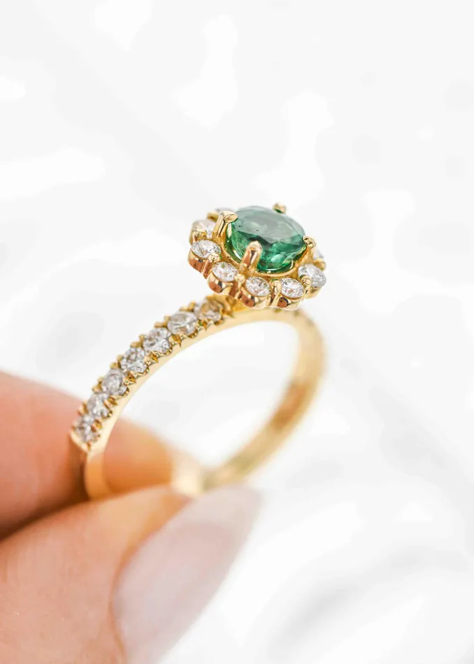 Venvs New Theme The Cordelia Ring 064ct Round Emerald Yellow Gold Rings